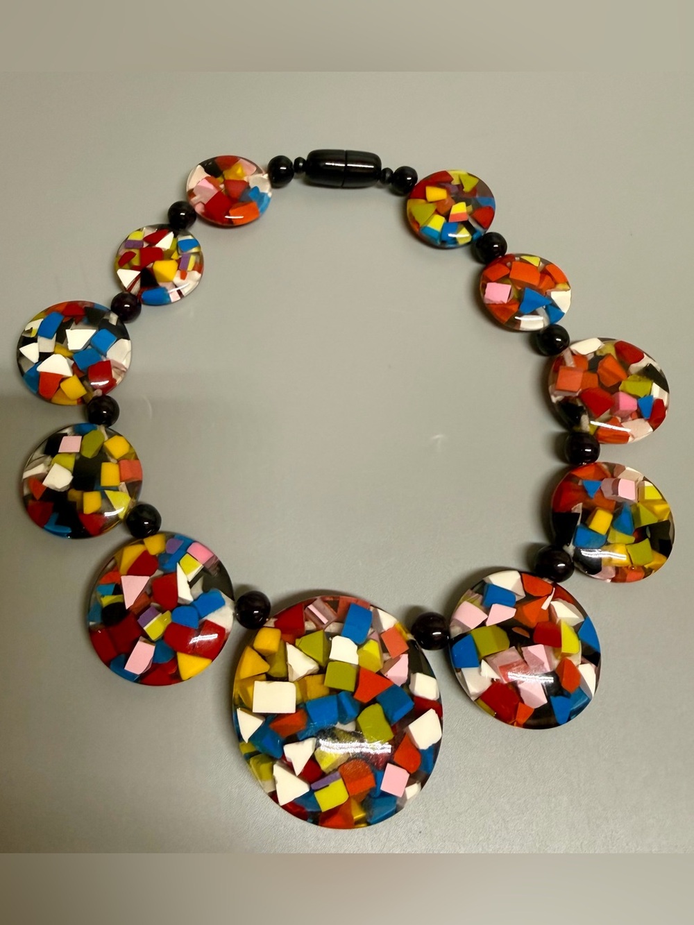 VTG 90s COLORFUL MARION GODART BLACK CONFETTI RESIN CHOKER NECKLACE - FRANCE - Picture 3 of 8